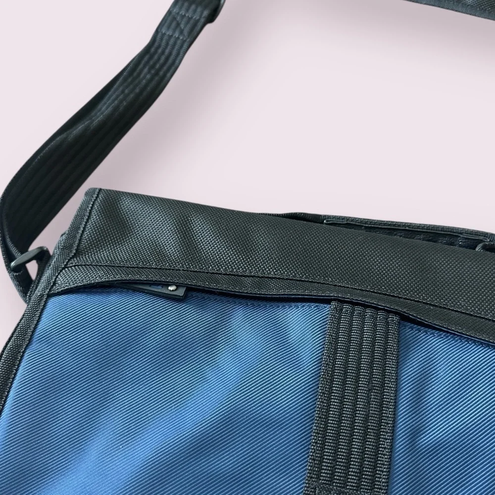 Targus Black and Blue Men's Messenger Bag